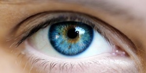 Lire la suite à propos de l’article Avoir les yeux bleus avec une opération au laser